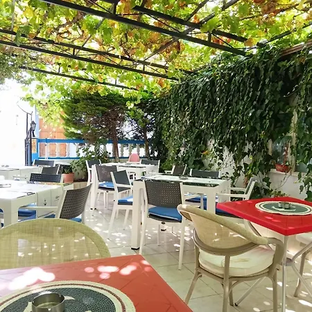 Πανσιόν Nese Otel Çeşme
