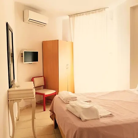 Nese Otel Πανσιόν Çeşme